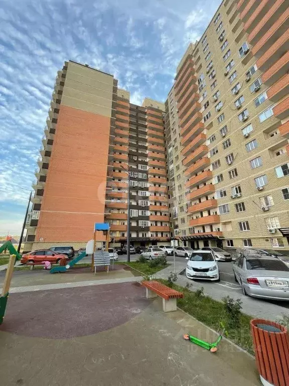 3-к кв. Астраханская область, Астрахань ул. Трофимова, 6 (90.9 м) - Фото 1