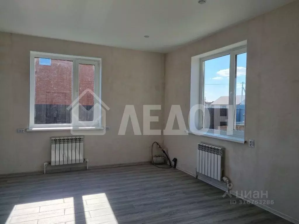 Дом в Омская область, Омский район, с. Троицкое ул. 3-я Взлетная, 7 ... - Фото 1