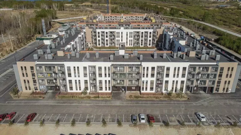 2-к кв. Тюменская область, Тюмень ул. Сергея Свиридова, 11 (62.73 м) - Фото 0