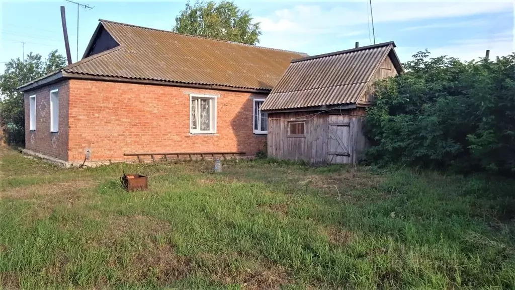 Дом в Омская область, Исилькульский район, с. Украинка ул. 70 лет ... - Фото 0