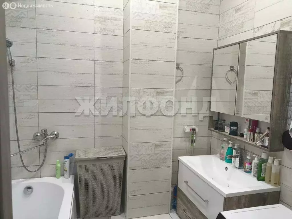 3-комнатная квартира: Абакан, улица Кирова, 120А (79.9 м) - Фото 1