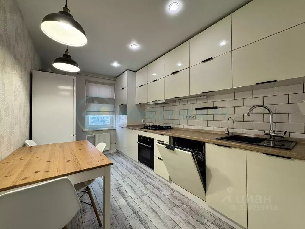 2-к кв. Севастополь ш. Камышовое, 37Бк2 (60.3 м) - Фото 1