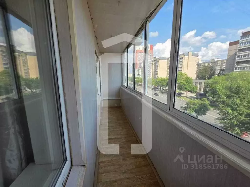 3-к кв. Свердловская область, Екатеринбург ул. Репина, 101 (69.3 м) - Фото 1