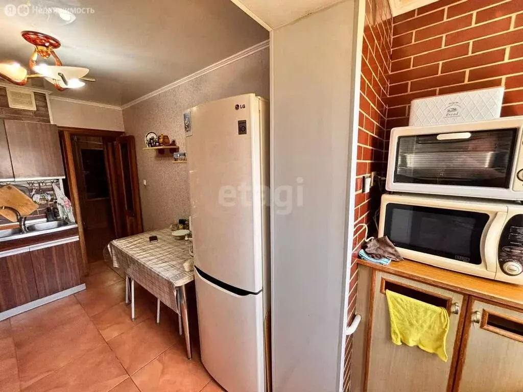 3-комнатная квартира: Астрахань, улица Куликова, 40к1 (69 м) - Фото 1