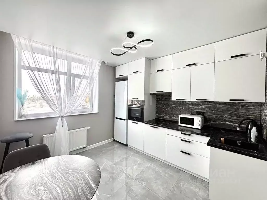 1-к кв. Тюменская область, Тюмень ул. Первооткрывателей, 10 (35.0 м) - Фото 1