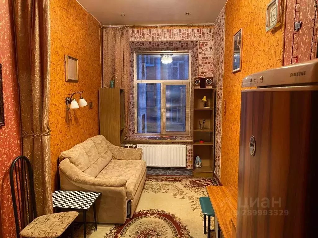 Комната Санкт-Петербург 11-я Васильевского острова линия, 32/44 - Фото 0