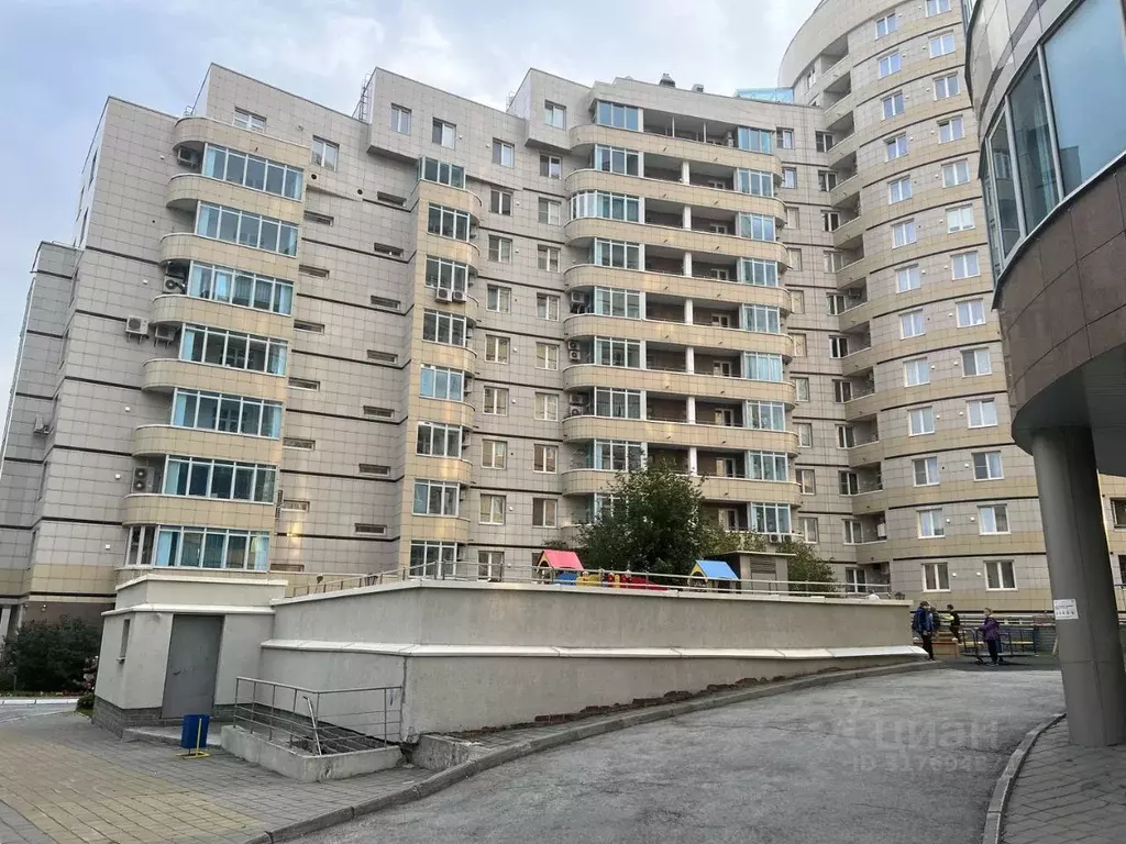 Гараж в Свердловская область, Екатеринбург ул. Николая Никонова, 8 (17 ... - Фото 1