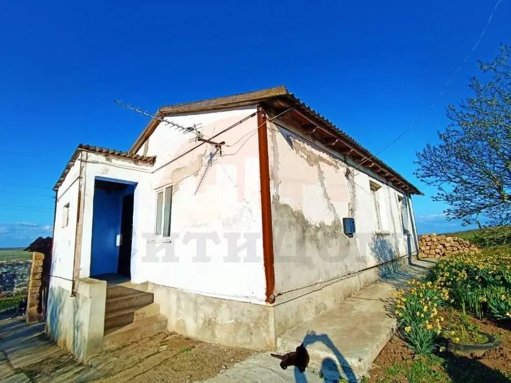 Дом в Крым, Сакский район, Крайненское с/пос, с. Вершинное ул. ... - Фото 1