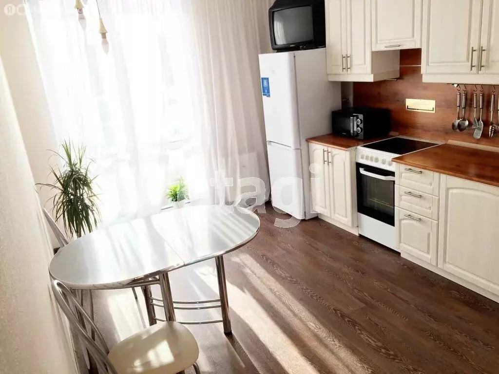 1-комнатная квартира: Тюмень, улица Александра Протозанова, 18к1 (36.9 ... - Фото 2