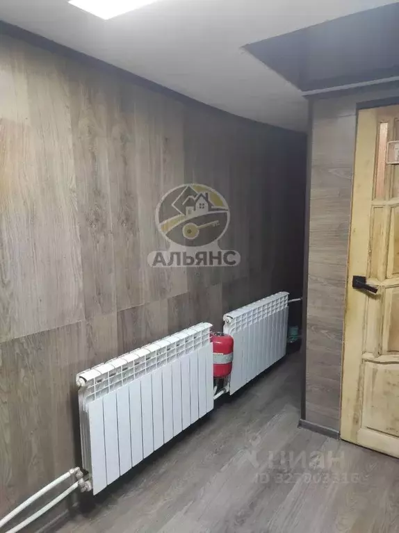 Гараж в Ямало-Ненецкий АО, Новый Уренгой ГСК Строитель тер.,  (30 м) - Фото 2