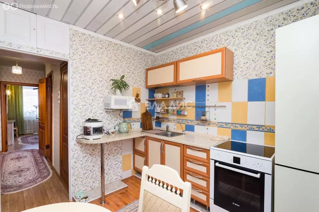 3-комнатная квартира: Тобольск, микрорайон 7А, 22 (65 м) - Фото 0