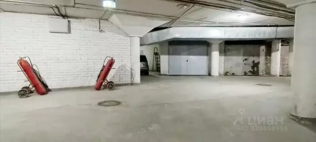 Гараж в Свердловская область, Екатеринбург ул. Ключевская, 15 (17 м) - Фото 1