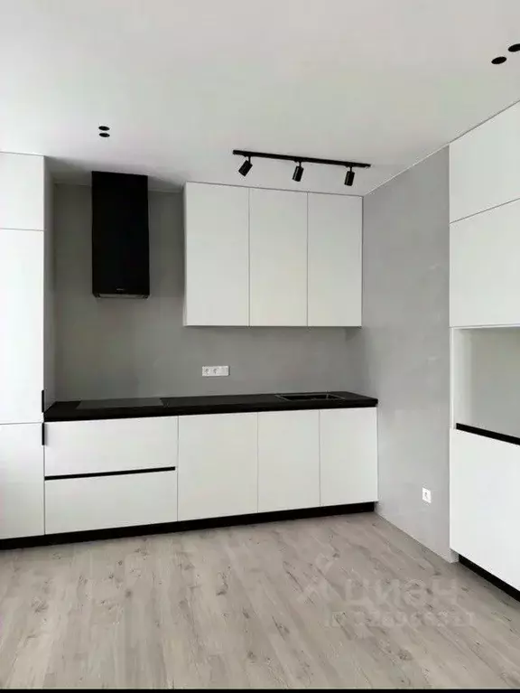 3-к кв. Калужская область, Калуга ул. Минская, 40 (59.3 м) - Фото 1