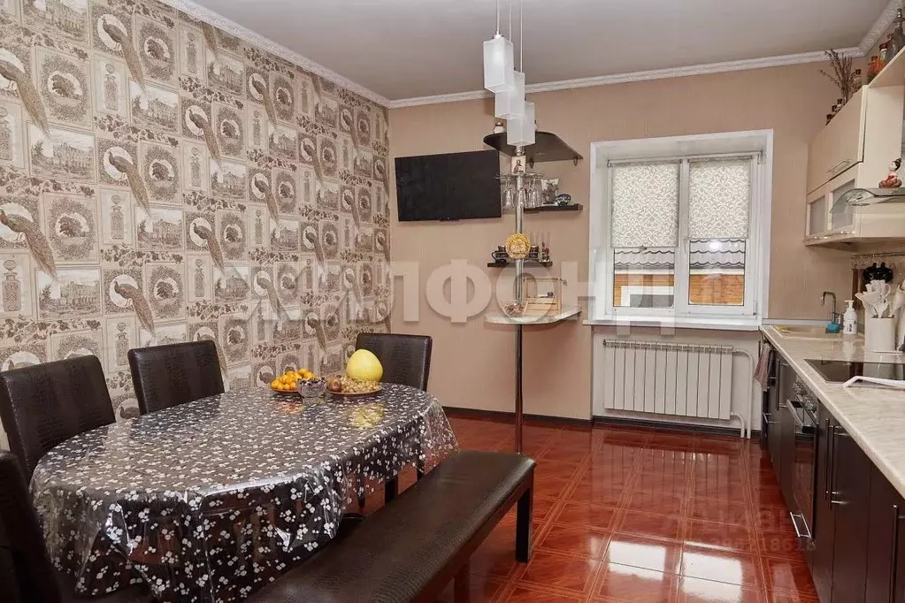 Дом в Красноярский край, Минусинск ул. Метелкина (400 м) - Фото 1