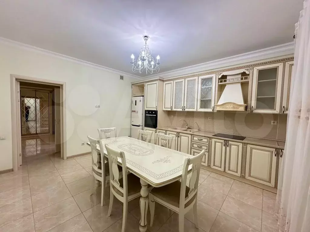 3-к. квартира, 130 м, 3/10 эт. - Фото 0