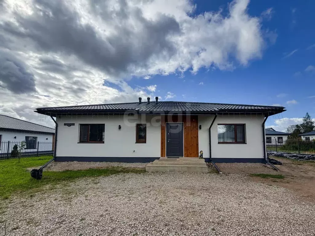 Дом в Псковская область, Псковский район, Логозовская волость, д. ... - Фото 1
