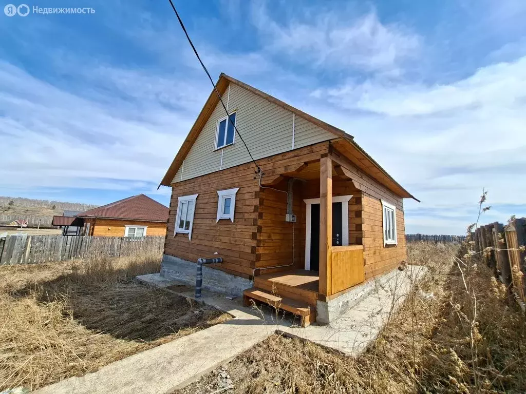 Дом в село Урик, Клубничная улица (150 м) - Фото 1