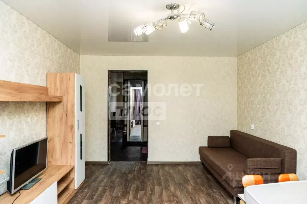 3-к кв. Челябинская область, Верхний Уфалей ул. Чекасина, 6 (58.8 м) - Фото 0