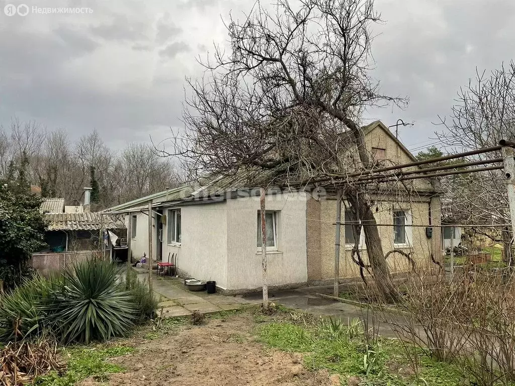 Дом в Черноморское, улица 60-летия Октября (64 м) - Фото 1