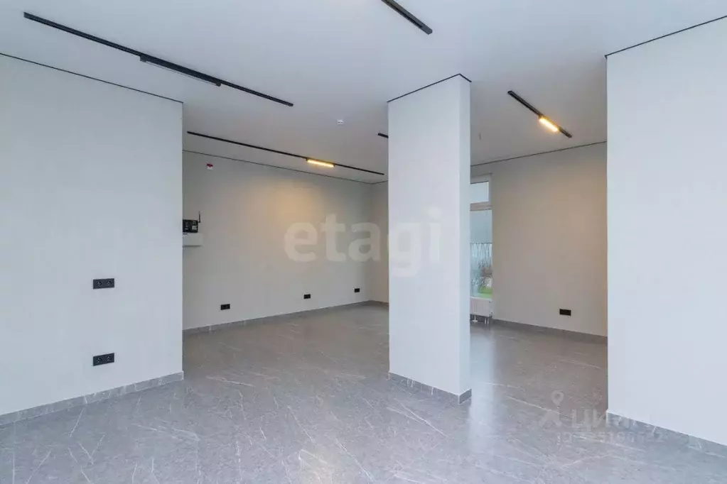 Помещение свободного назначения в Тюменская область, Тюмень ул. ... - Фото 1