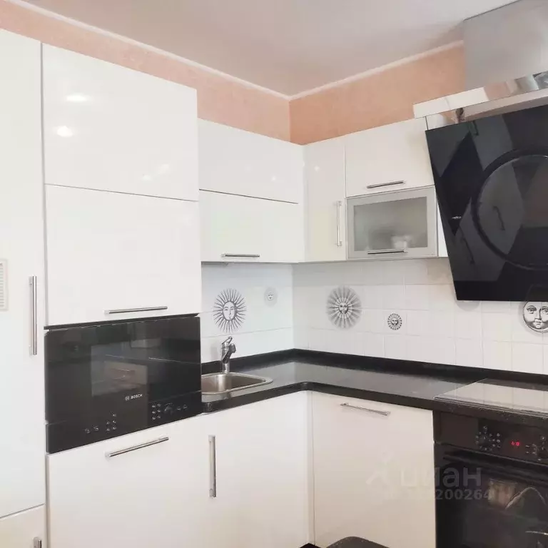 2-к кв. Свердловская область, Екатеринбург ул. Хохрякова, 74 (67.0 м) - Фото 1