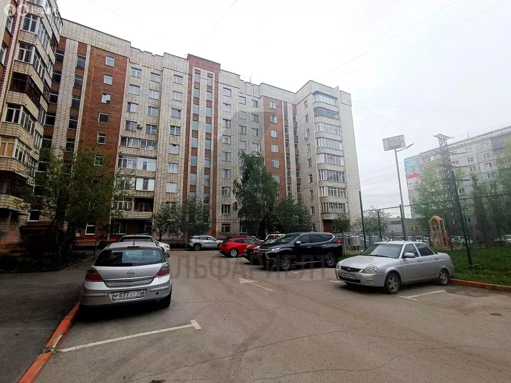 3-комнатная квартира: Омск, улица 10 лет Октября, 115 (87.4 м) - Фото 0
