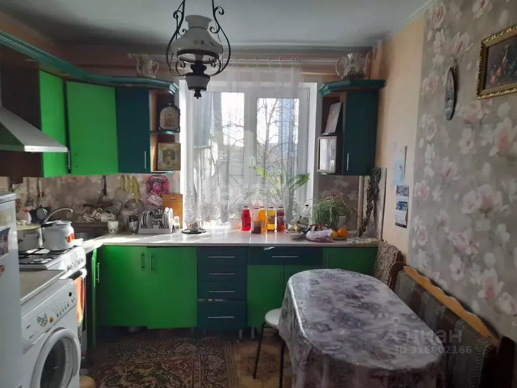 4-к кв. Белгородская область, Короча Интернациональная ул., 6 (68.6 м) - Фото 0