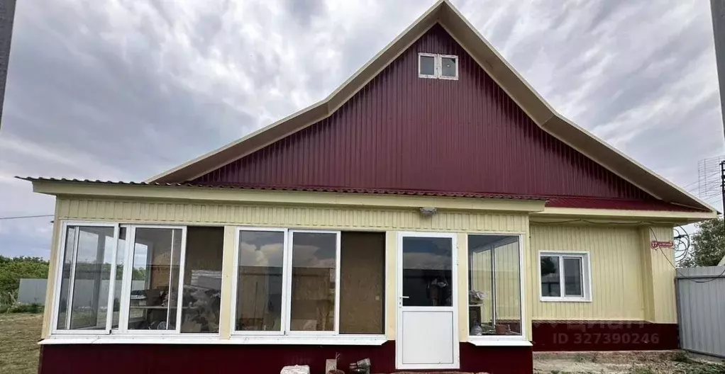 Дом в Саратовская область, Балаковский район, Быково-Отрогское ... - Фото 1