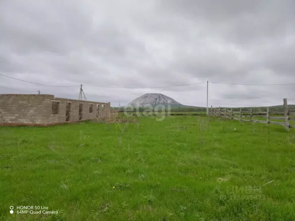 Участок в Башкортостан, Ишимбайский район, с. Урман-Бишкадак ул. ... - Фото 0