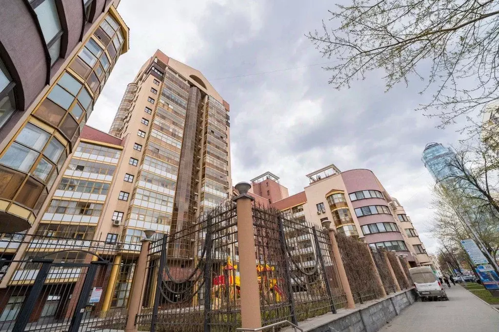Гараж в Свердловская область, Екатеринбург ул. Белинского, 32 (15 м) - Фото 1