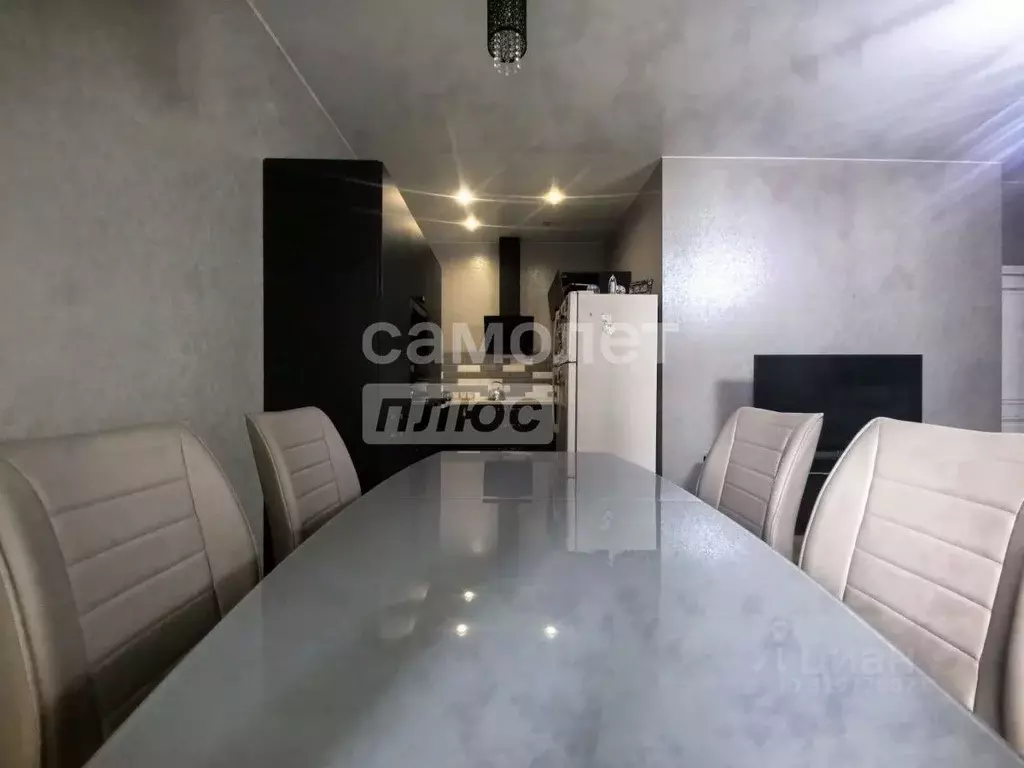 2-к кв. Волгоградская область, Волгоград Бакинская ул., 2 (80.0 м) - Фото 1