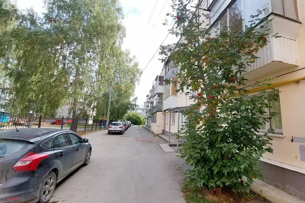 3-комнатная квартира: берёзовский, улица циолковского, 13 (56 м) - Фото 1