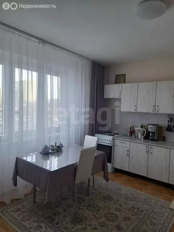 2-комнатная квартира: Челябинск, улица Братьев Кашириных, 85А (64.3 м) - Фото 1