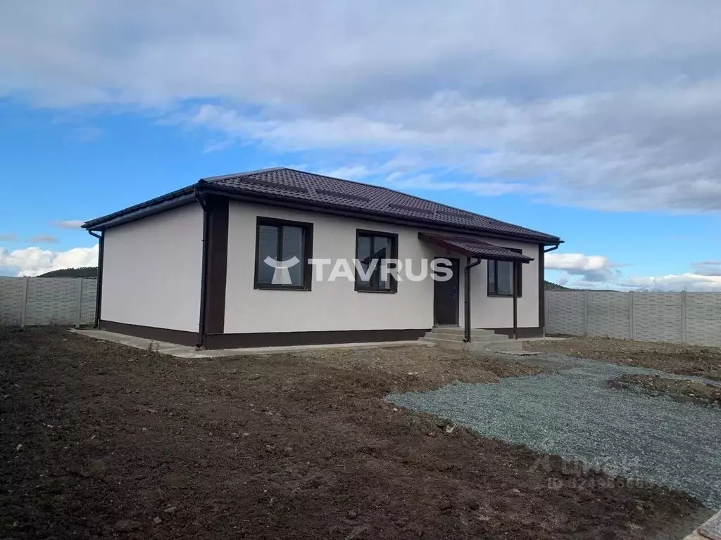 Дом в Крым, Симферопольский район, Трудовское с/пос, с. Строгоновка  ... - Фото 1