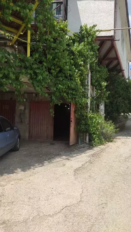 Гараж в Крым, Алушта ул. Вишневая (24 м) - Фото 2