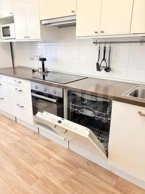 2-комнатная квартира: Казань, улица Салиха Батыева, 11 (58 м) - Фото 1