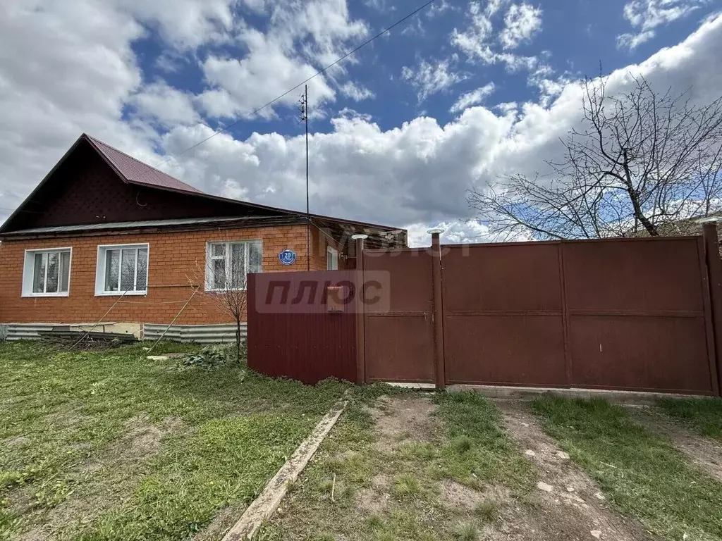 Дом в Оренбургская область, с. Октябрьское ул. Строителей, 20 (108 м) - Фото 1