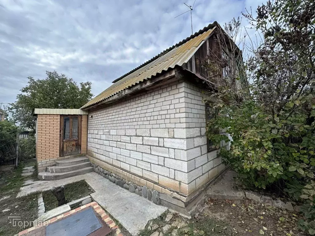 Дом в Астраханская область, Астрахань ул. 1-я Заречная, 56 (50 м) - Фото 1