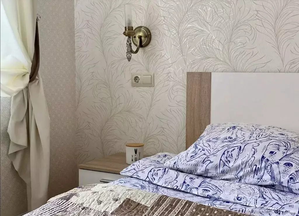 1-к кв. Калининградская область, Калининград Осенняя ул., 4 (46.0 м) - Фото 0