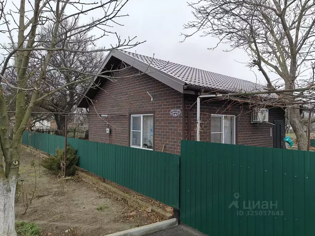 Дом в Ростовская область, Азовский район, Круглянское с/пос, с. ... - Фото 1