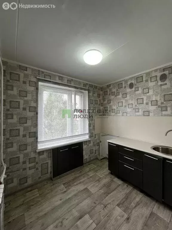 4-комнатная квартира: Ижевск, улица имени 50-летия ВЛКСМ, 13 (63.2 м) - Фото 1