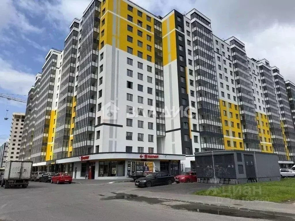 3-к кв. Санкт-Петербург пос. Шушары, ул. Окуловская, 13 (70.0 м) - Фото 1