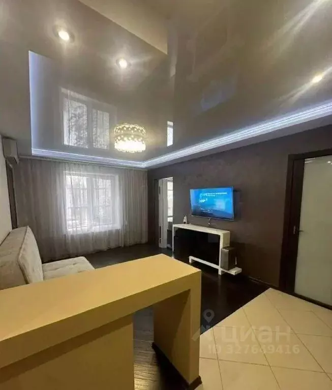 2-к кв. Омская область, Омск просп. Комарова, 5 (53.8 м) - Фото 1