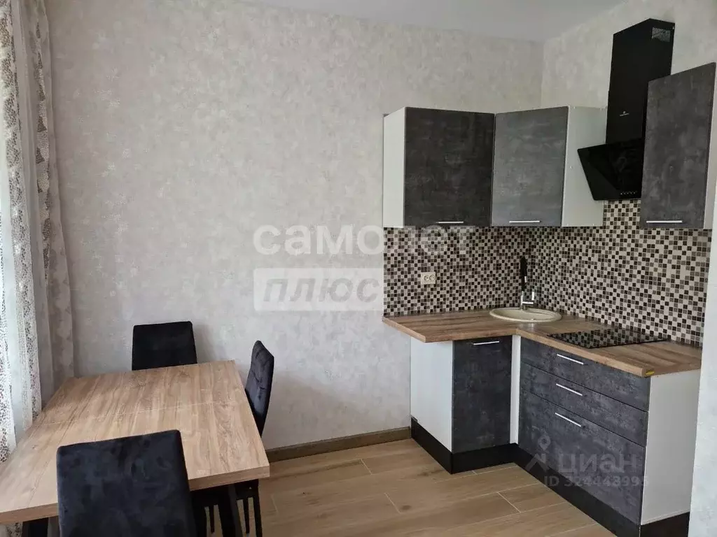 Студия Свердловская область, Екатеринбург ул. Декабристов, 20 (38.0 м) - Фото 1