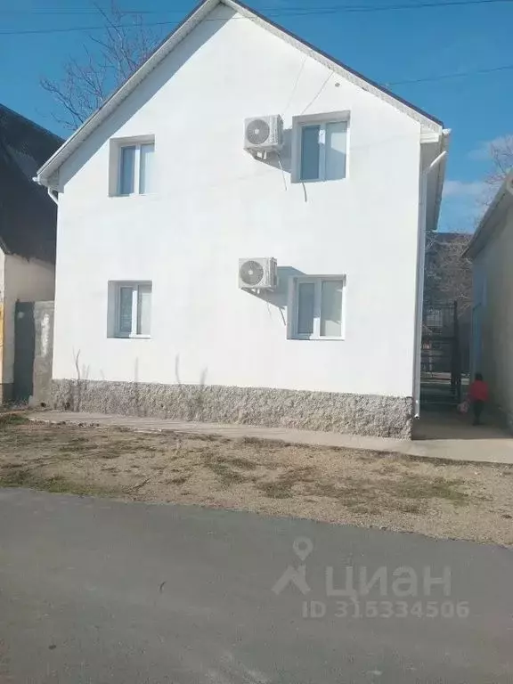 Дом в Крым, Саки ул. Морская, 4 (50 м) - Фото 1