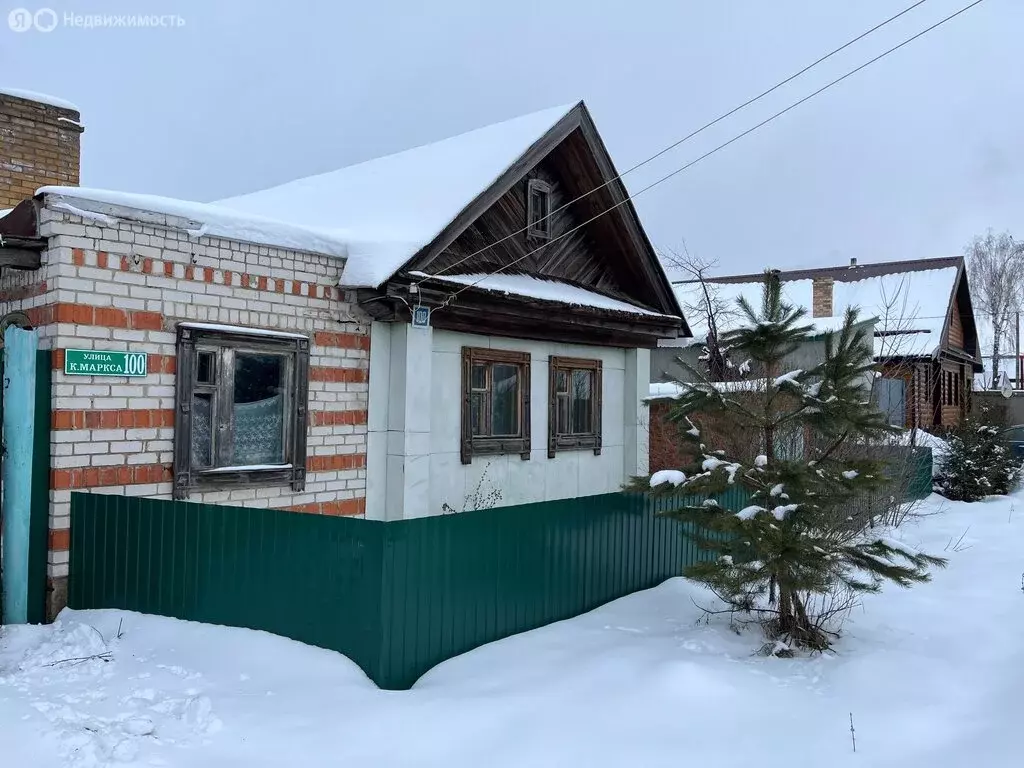 Дом в посёлок городского типа Кугеси, улица Карла Маркса, 100 (64 м) - Фото 0