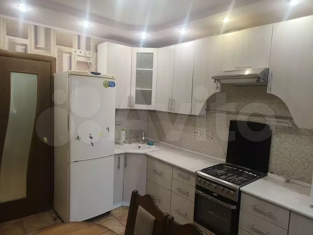 2-к. квартира, 56 м, 3/10 эт. - Фото 0