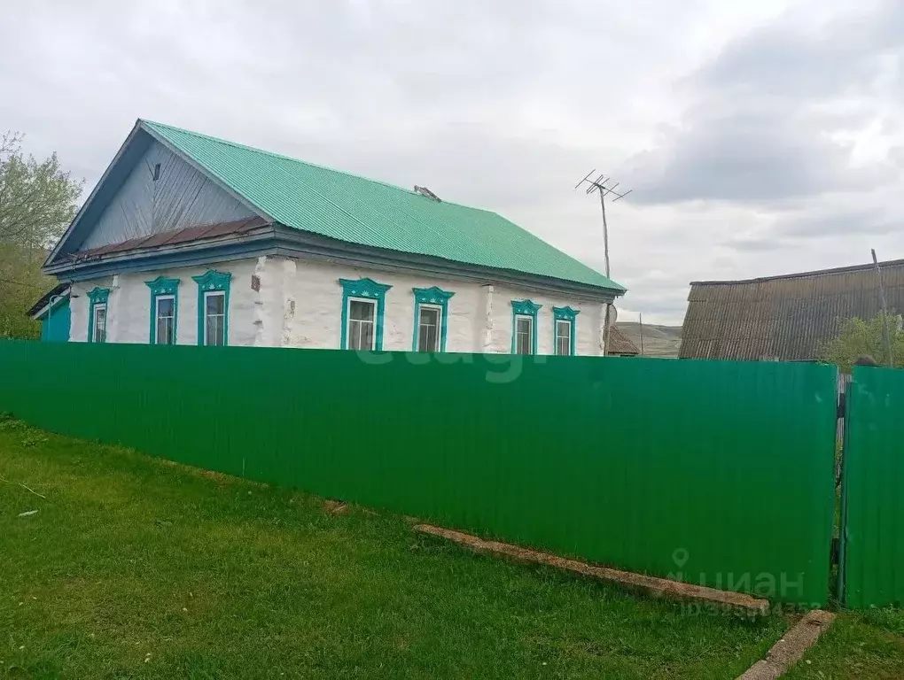 Дом в Башкортостан, Буздякский район, с. Канлы-Туркеево Чермасанская ... - Фото 1