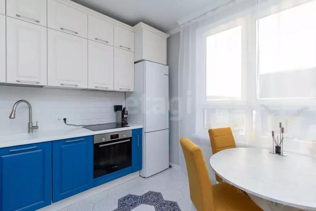 3-к кв. Тюменская область, Тюмень ул. Стройотрядовская, 12 (60.1 м) - Фото 1