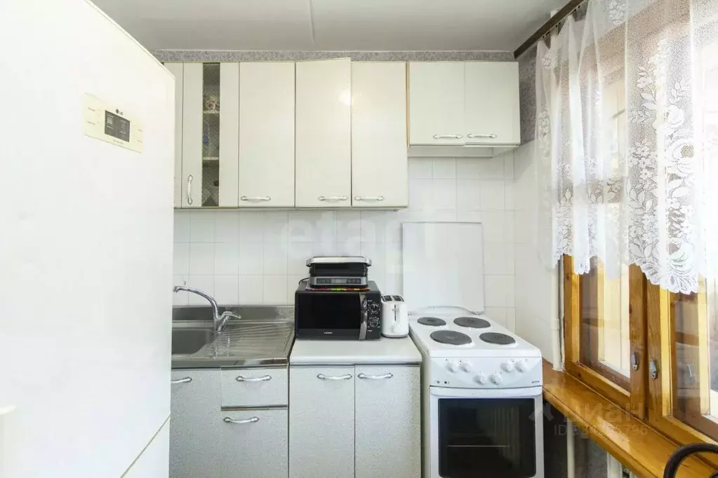 2-к кв. Тюменская область, Тюмень Одесская ул., 18а (50.0 м) - Фото 1